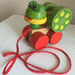 Ziehspielzeug Fröhlicher Frosch aus Holz - Bild 1