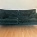 Schönes dunkelgrünes Sofa aus Samt  - Bild 1