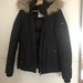 Schwarze Damenwinterjacke Tommy Hilfiger  - Bild 1
