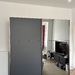 Kleiderschrank mit Schiebetüren und Glas - Bild 1