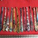 Sakkos, Hose, Krawatten und Fanmützen - Bild 2